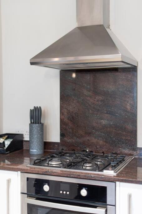2 Bedroom Modern Urban Sanctuary 1Cc - Cherrydeal 런던 외부 사진