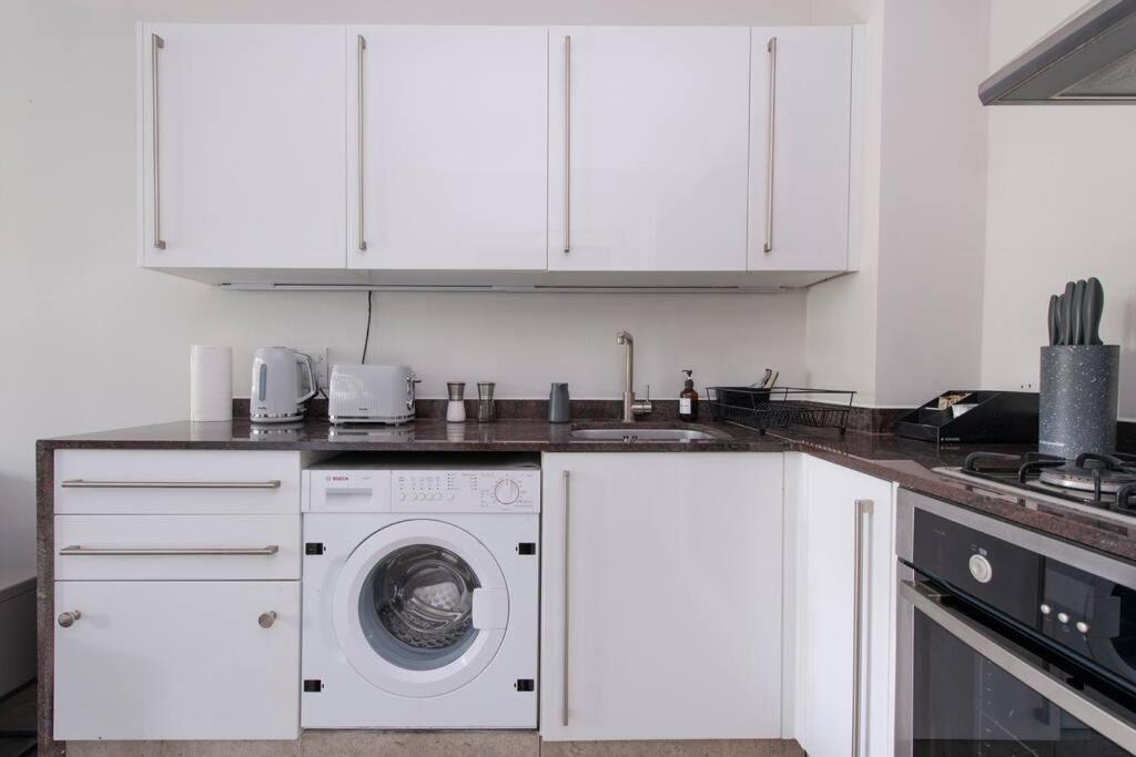 2 Bedroom Modern Urban Sanctuary 1Cc - Cherrydeal 런던 외부 사진